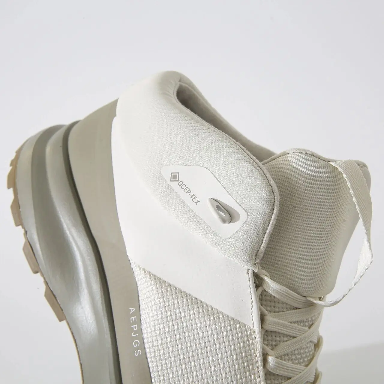 Outdoor Sports Shoes Men's Women's Hiking Running Shoes Tech Waterproof Shockproof Large Sole High Top Casual Shoes