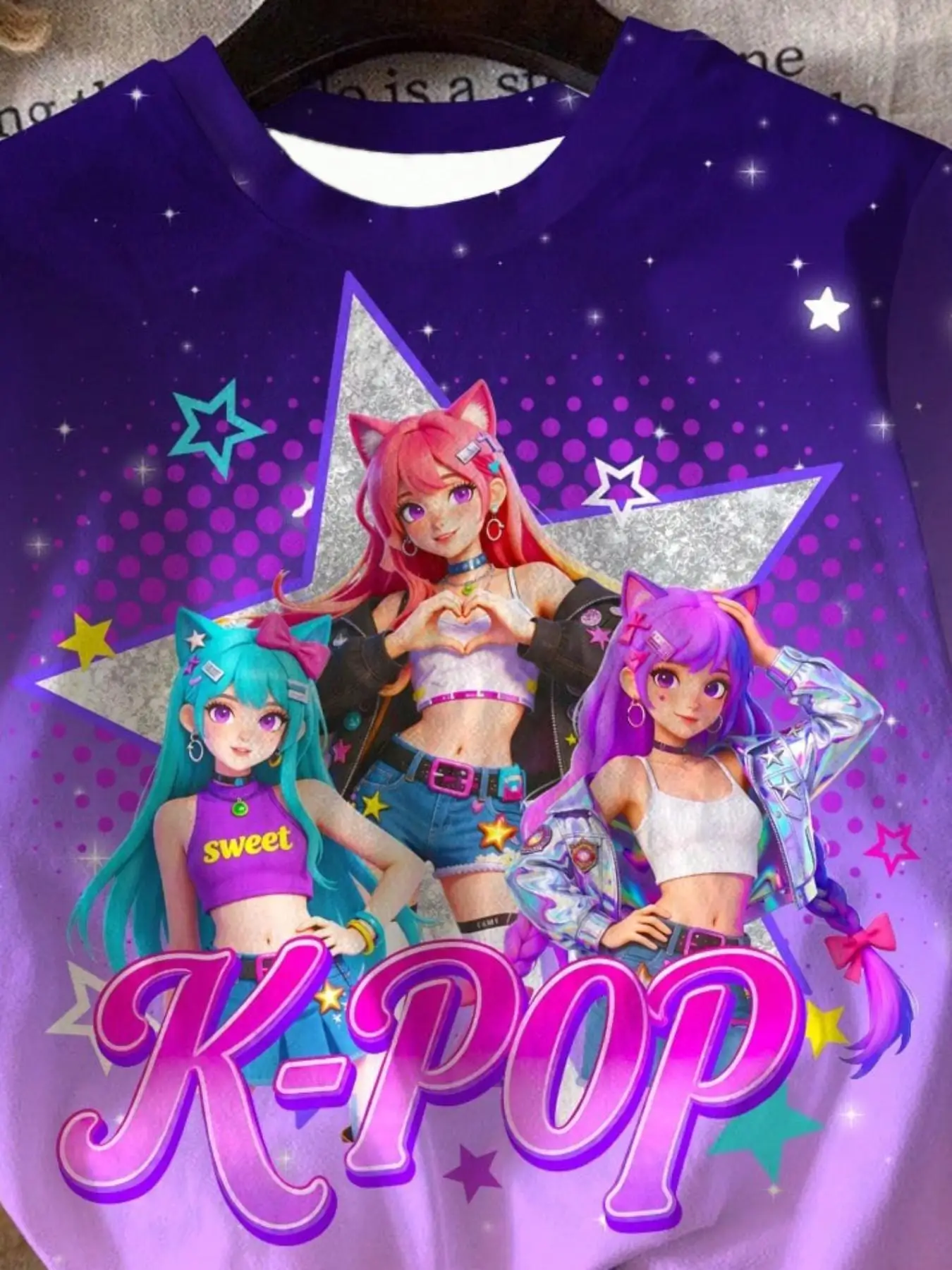 Zweiteiliges Set für Mädchen mit lila Farbverlauf, Anime-Sternenmuster und koreanisch inspirierter Ästhetik; inklusive einem Rundhalsshirt. – Detail 5