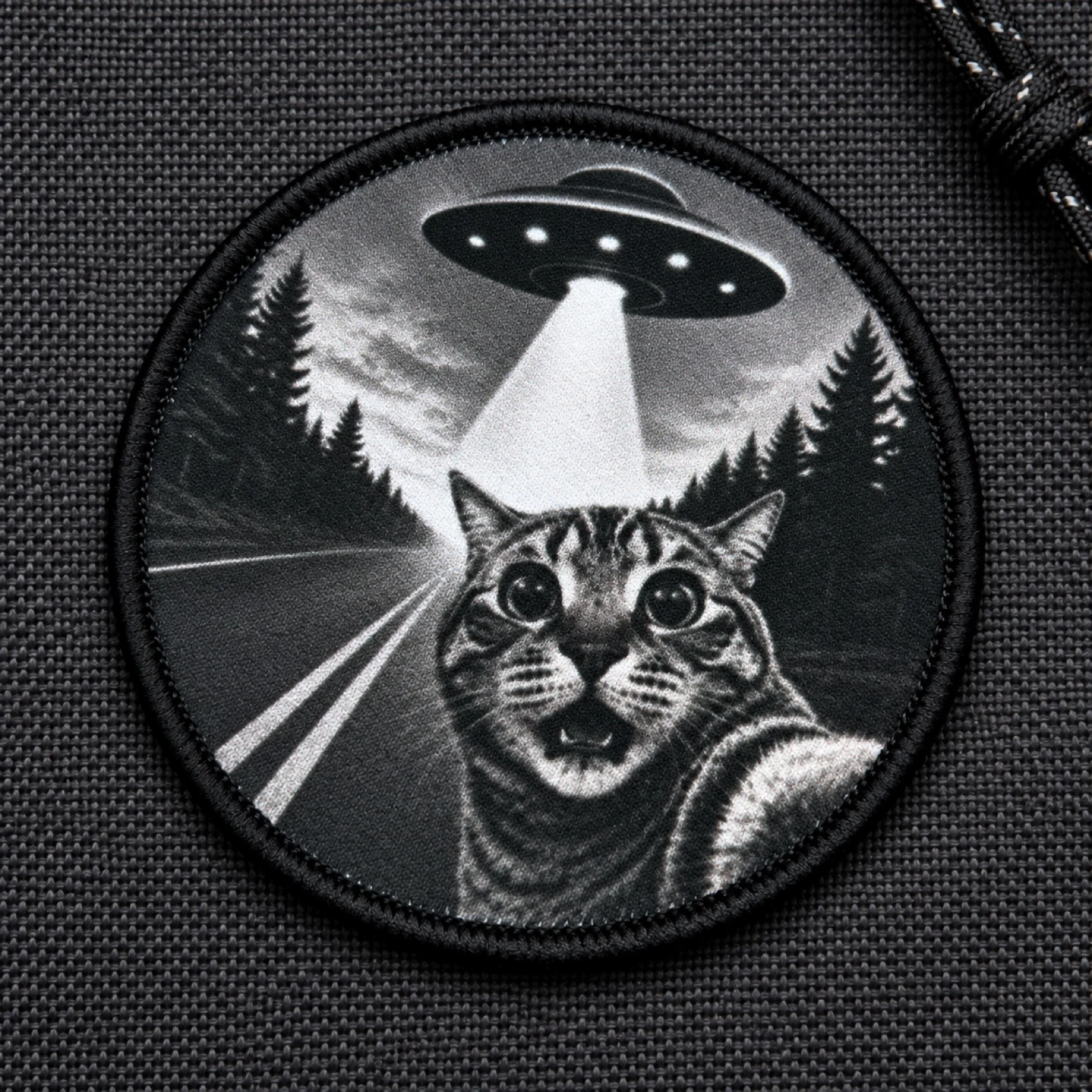 1PC Black White UFO Cat Selfie Printed Morale Patch Alien Abduction Meme Emblem Hook And Loop Fastener for Backpack Jacket