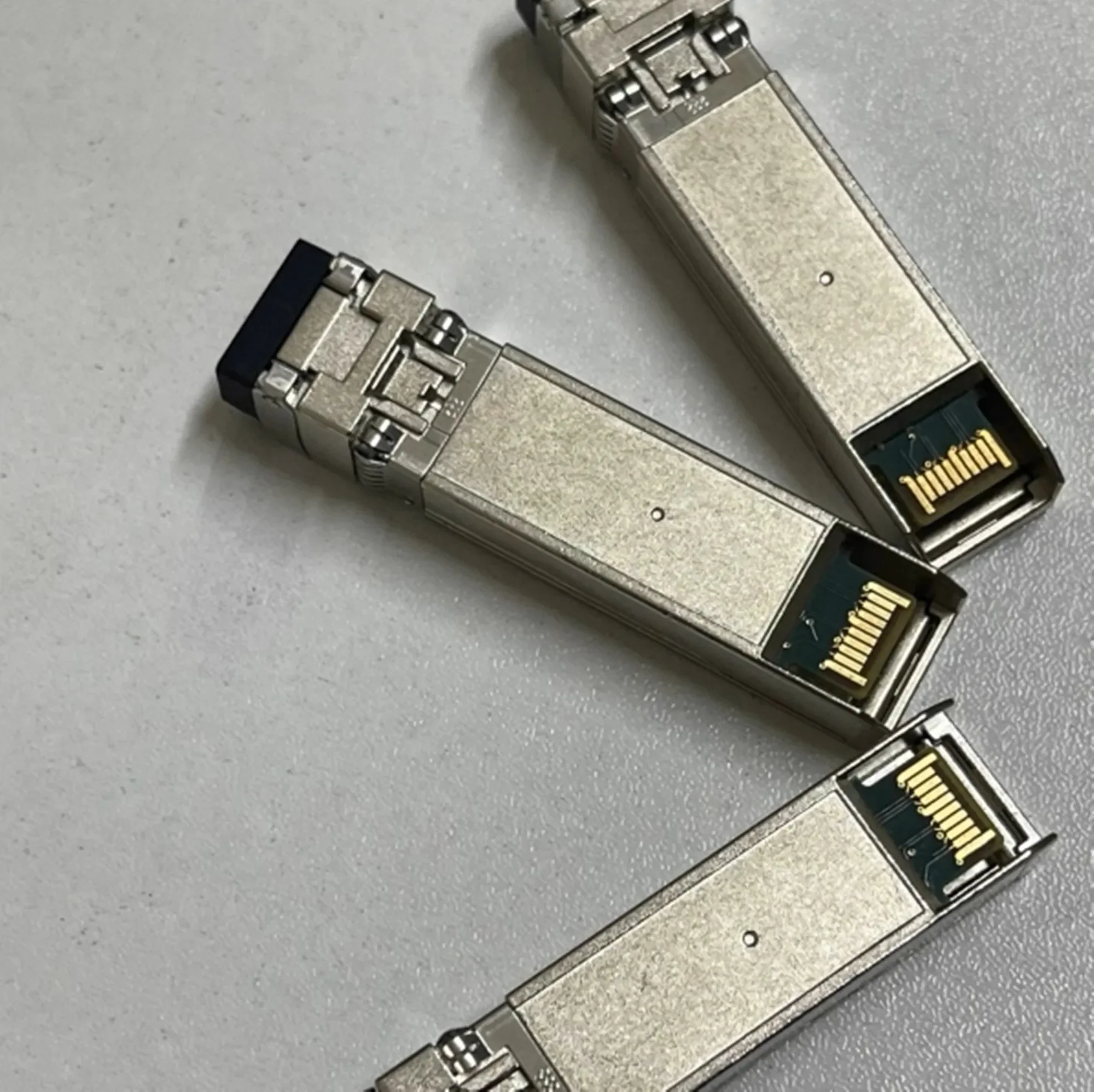 SFP+ 16G FTLF8529P4BCV-QL Qlogic Optical Transceiver 16GB SFP 850nm SFP Qle2670 Qle2672 Qle2690 Qle2692 Fc Dual Port Hba Module