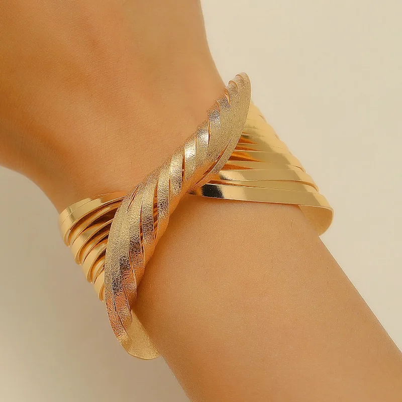 

Trend Brushed Gold Cross Twisted Irregular Opening Bracelet for Women Fashion Jewelry Minimalist Accessories Wholesale Party