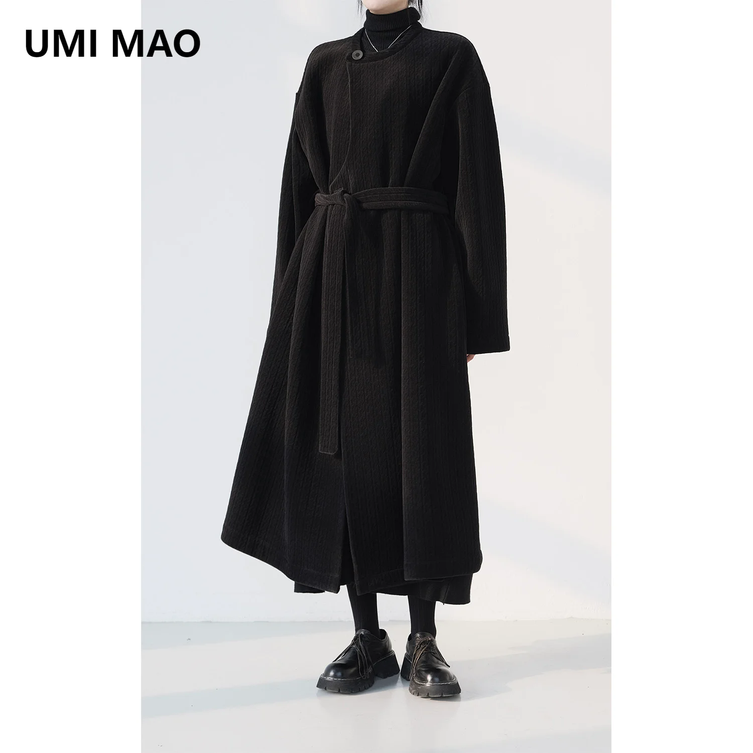 

UMI MAO Niche Design With Thick Velvet Diagonal Button Coat Dark Style High Texture Warm Long Jackets Thick Female Overcoat