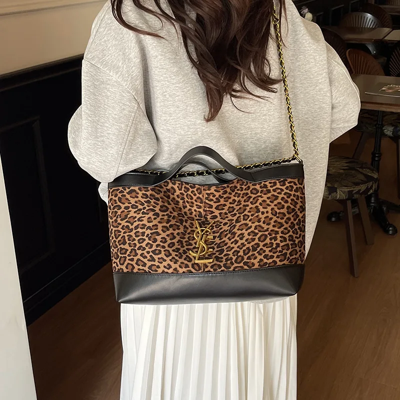 

2025 большая сумка, женская винтажная замшевая сумка через плечо, маленькие цепочки, большая вместительная сумка-хобо