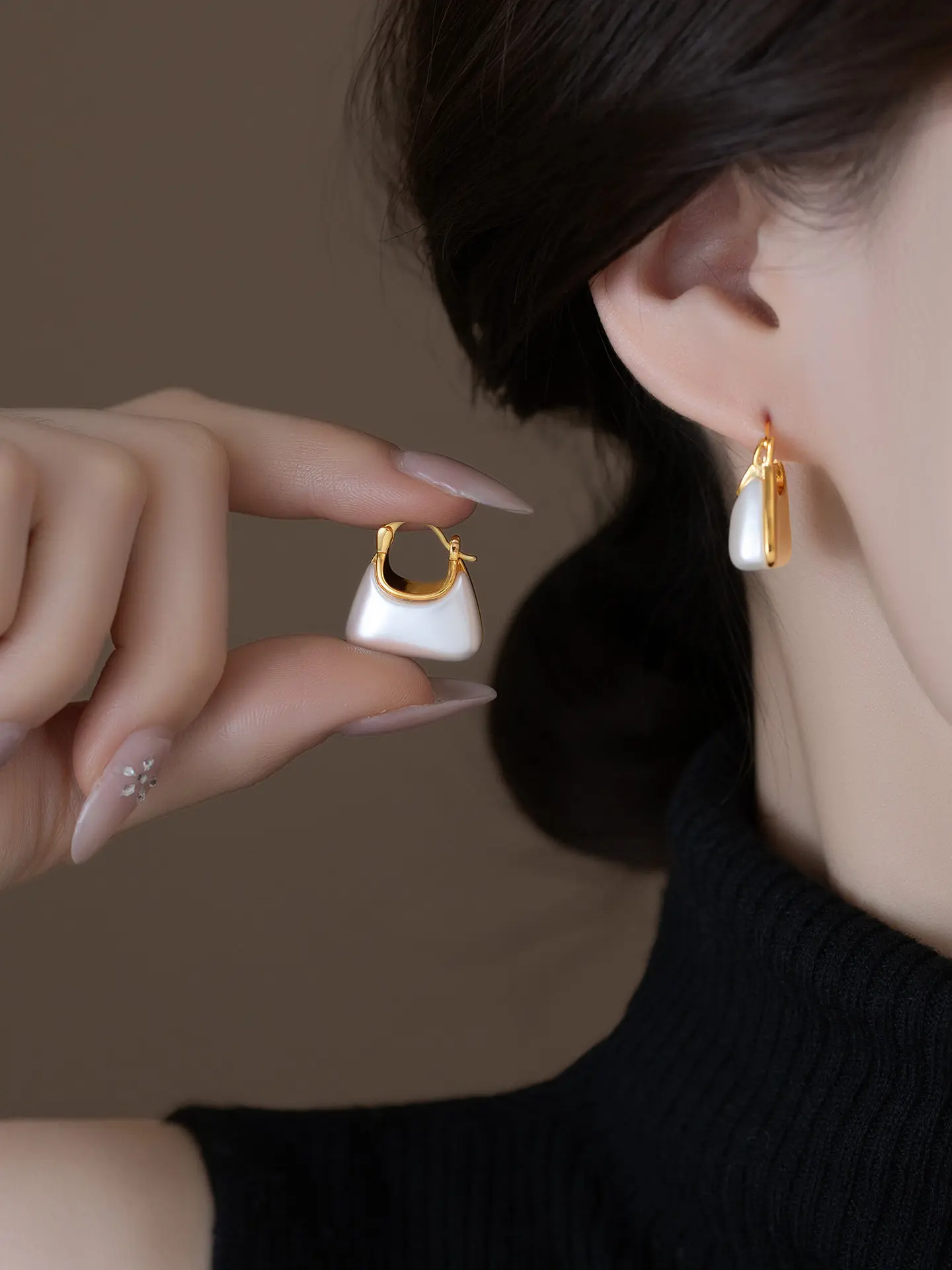 Korean new design fashion jewelry 14K gold plated irregular pearl bag earrings elegant women's daily work accessories