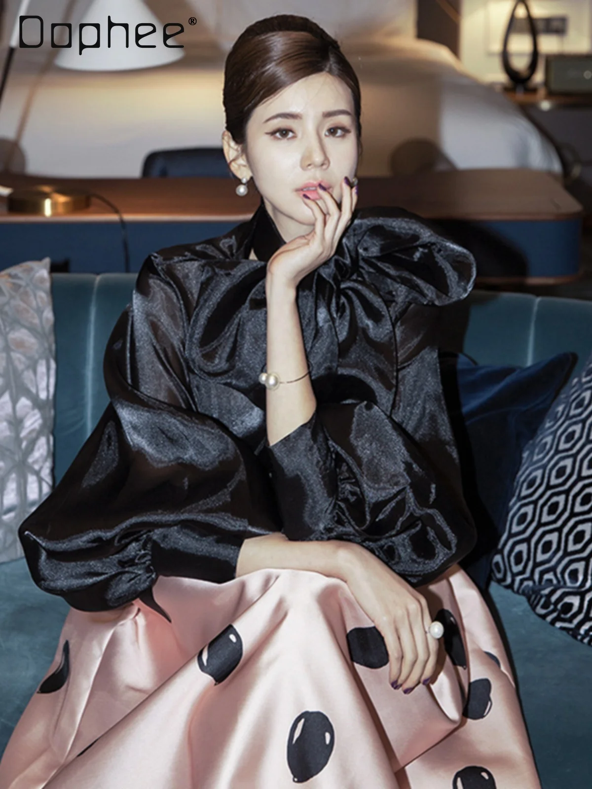 

Autumn Winter New Loose Bow Tie Round Neck Long Sleeve Black Sexy Commuter Style Elegant Lantern Sleeve Loose Shirt for Women