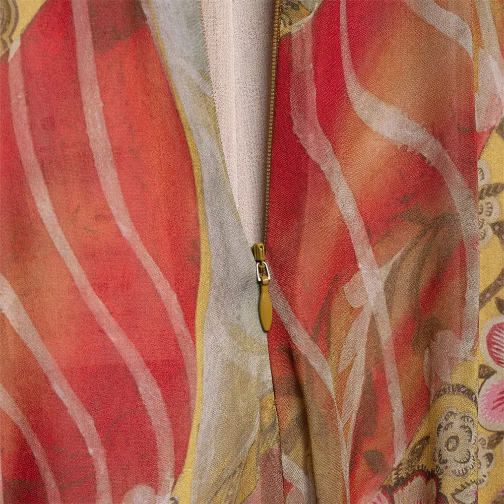 女性のファッショナブルな背中開きVネックサスペンダードレス、セクシーな雰囲気の夏の新作ドレス