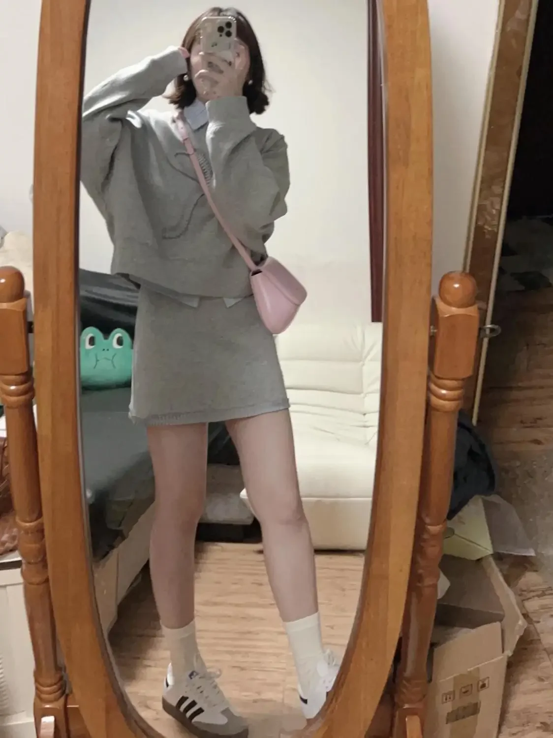2025 Autunno Nuova moda coreana Set di gonne a tre pezzi Felpa pullover a maniche lunghe o collo + Camicia a righe + Minigonna a linea
