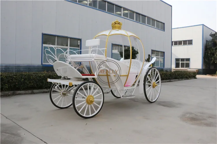 Classical Royal Horse Carriage Luxury Wedding Air Condition Cinderella Comfortable European Family Tourist Electric Vehicle