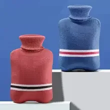 

Бутылка для горячей воды с вязаной крышкой Прочная сумка для горячей воды 1 л/2 л для облегчения боли Терапия горячей и холодной воды Грелка для рук и ног Женские подарки