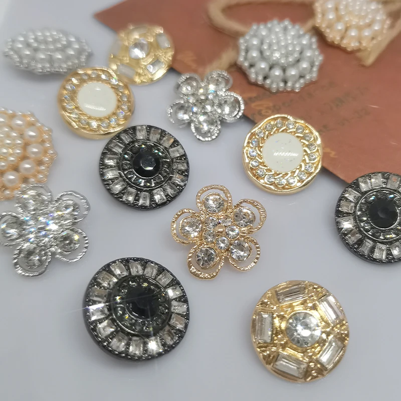 18/20/23MM moda luksusowe Rhinestone ozdobna z kwiatem przyciski hurtownia odzieży metalowy przycisk dla kobiet płaszcz szycia pojęcia DIY