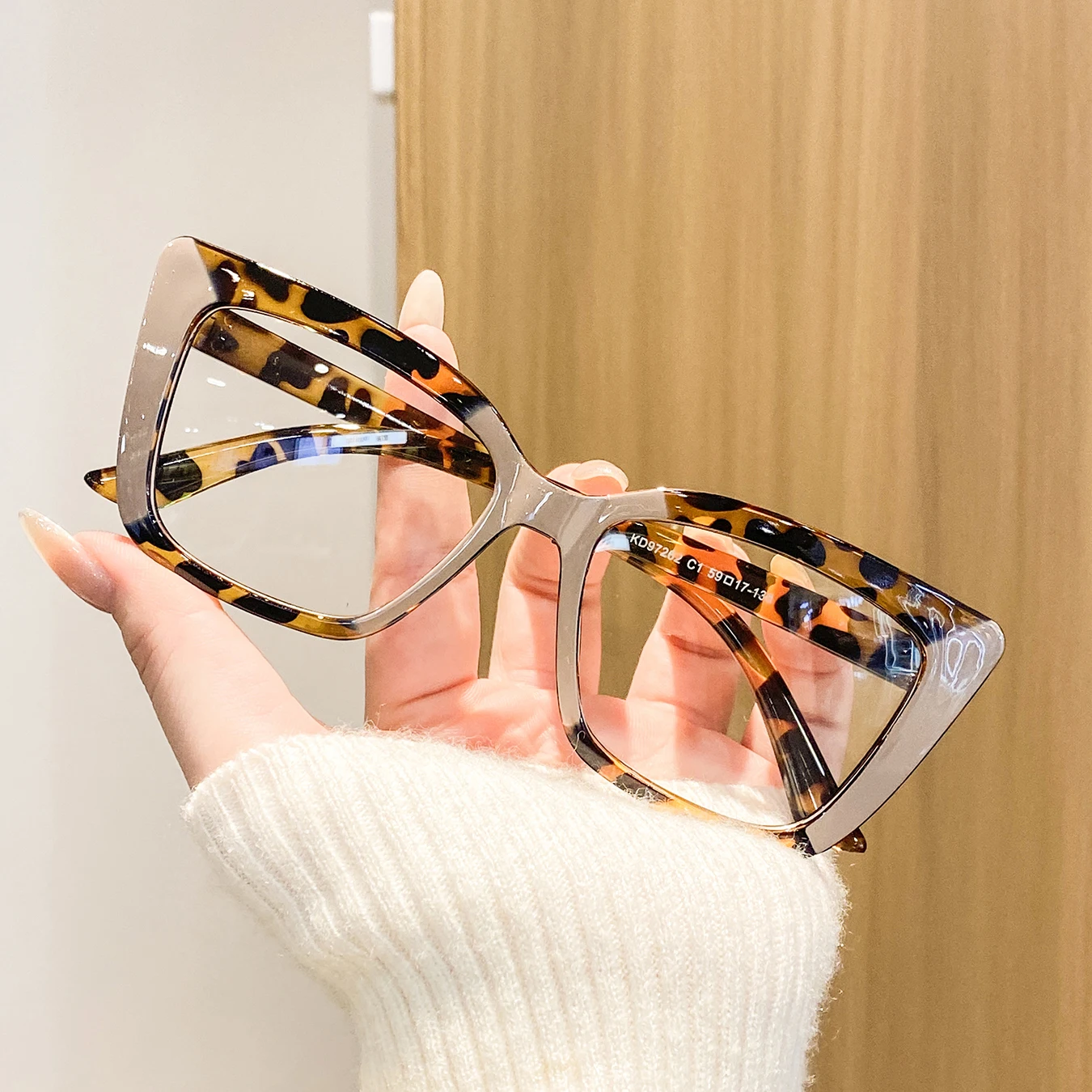 1 Pair of Women's Color-Blocked Cat-Eye Rectangular Frame Decorative Glasses, Stylish and Elegant, Casual and Fashionable, Make the Face Look Smaller, Suitable for Daily Commuting, Leisure, Shopping, and Friends' Gathe