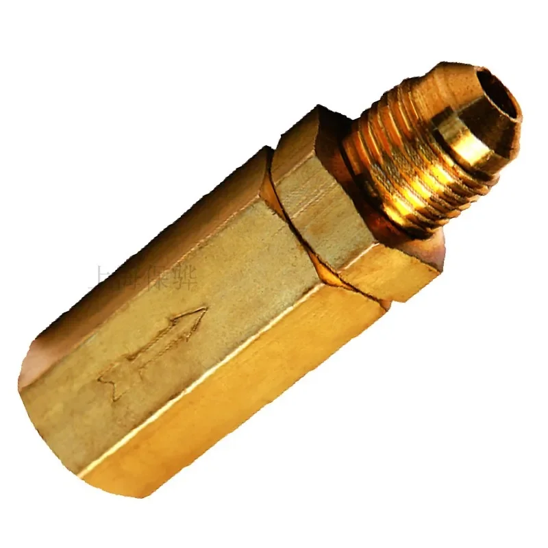 Connect the oil reservoir and  return port to prevent reverse flow of  refrigerant and start with liquid one-way valve