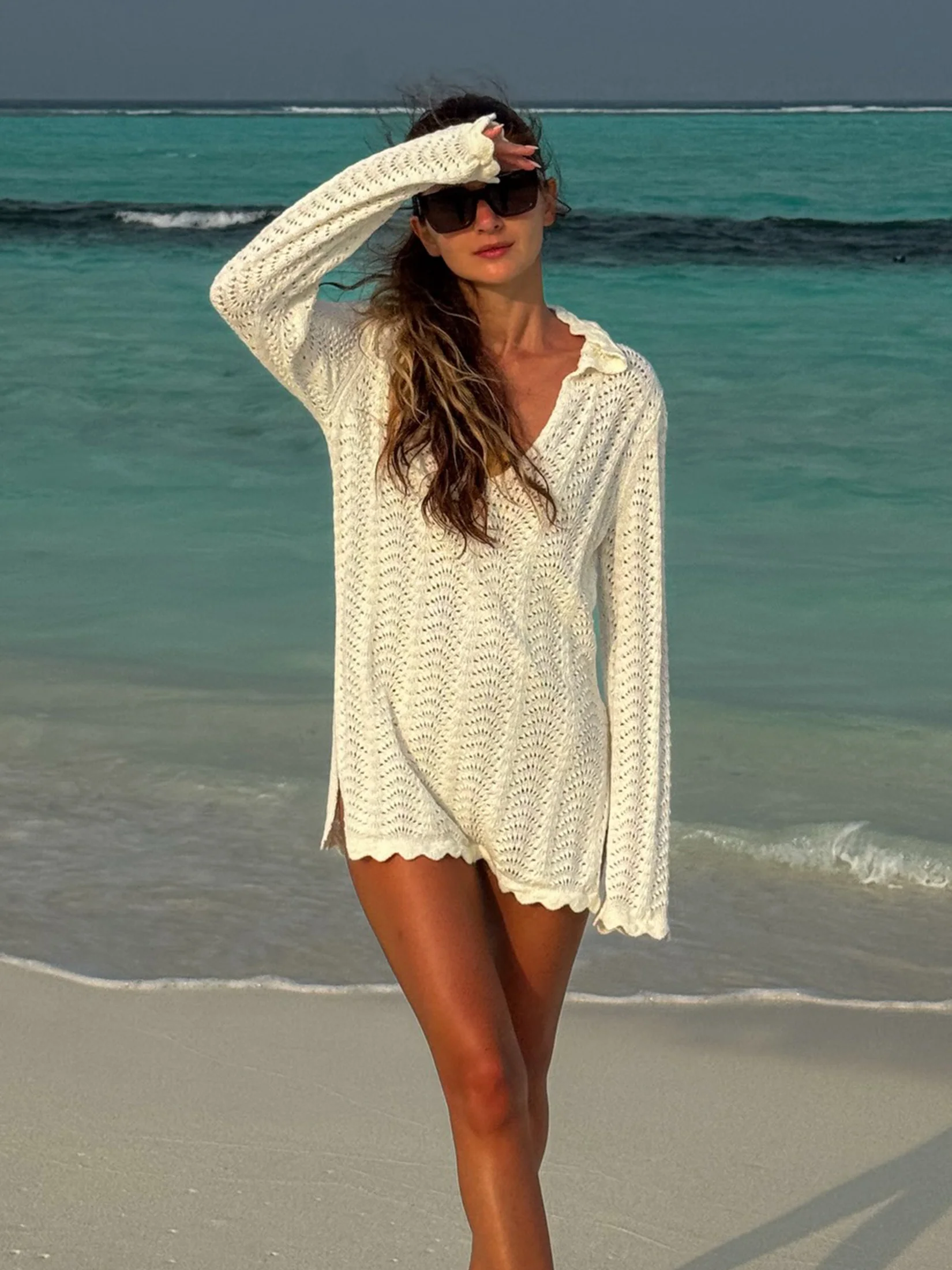 セクシーな透かし編みミニドレス ビーチ レディース Vネック 長袖 スカラップヘム サマー ボヘミアン 水着カバーアップ チュニック サロング C193
