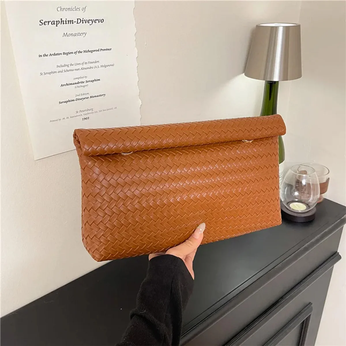 For Daily Use Fashion Retro Solid Color Clutch Bag PU with Braided Texture Lightweight Magnetic Closure Water Resistant