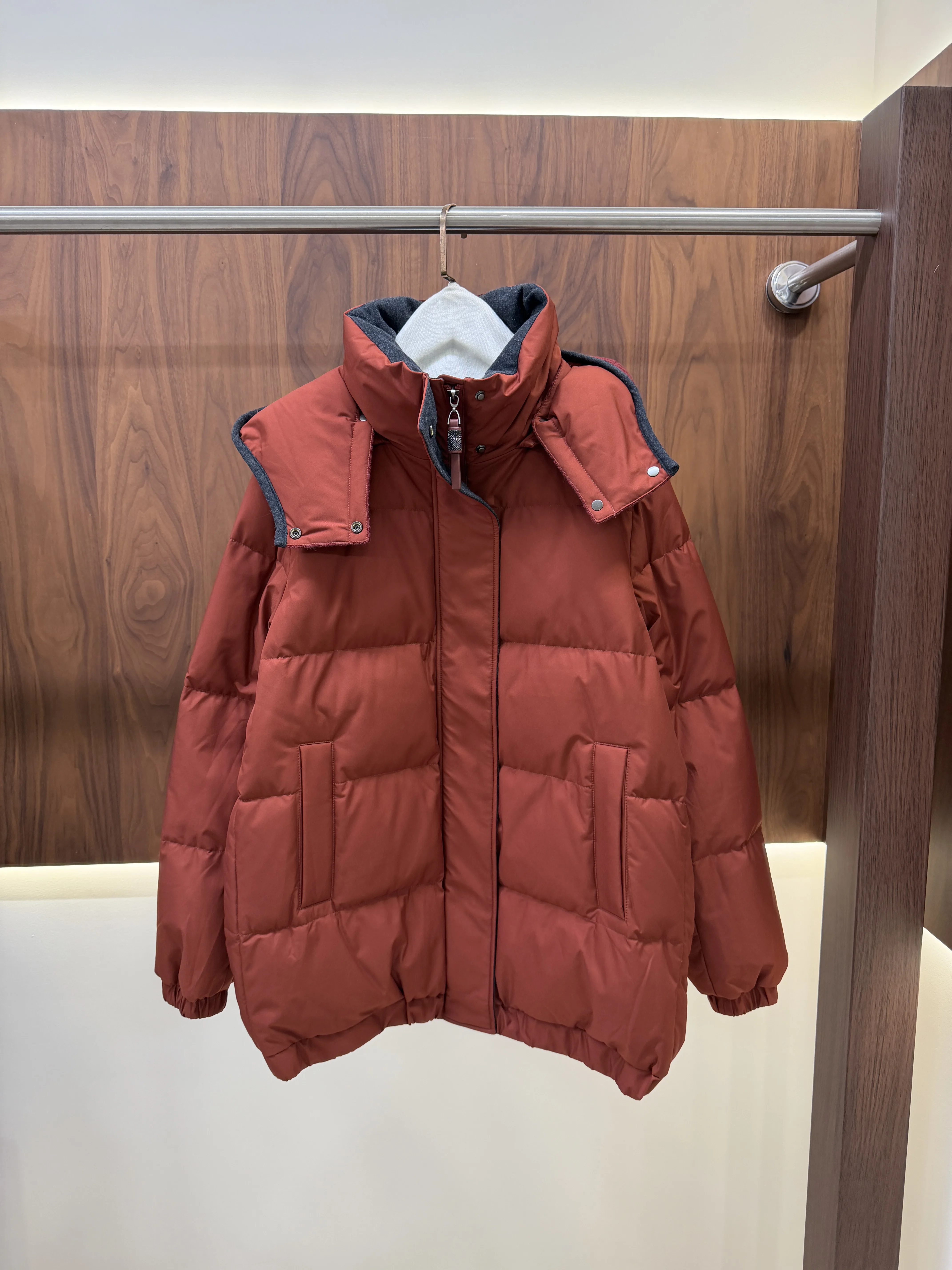2026Women's Autumn/Winter Puffer Jacket with Detachable Hood and Zipper Closure