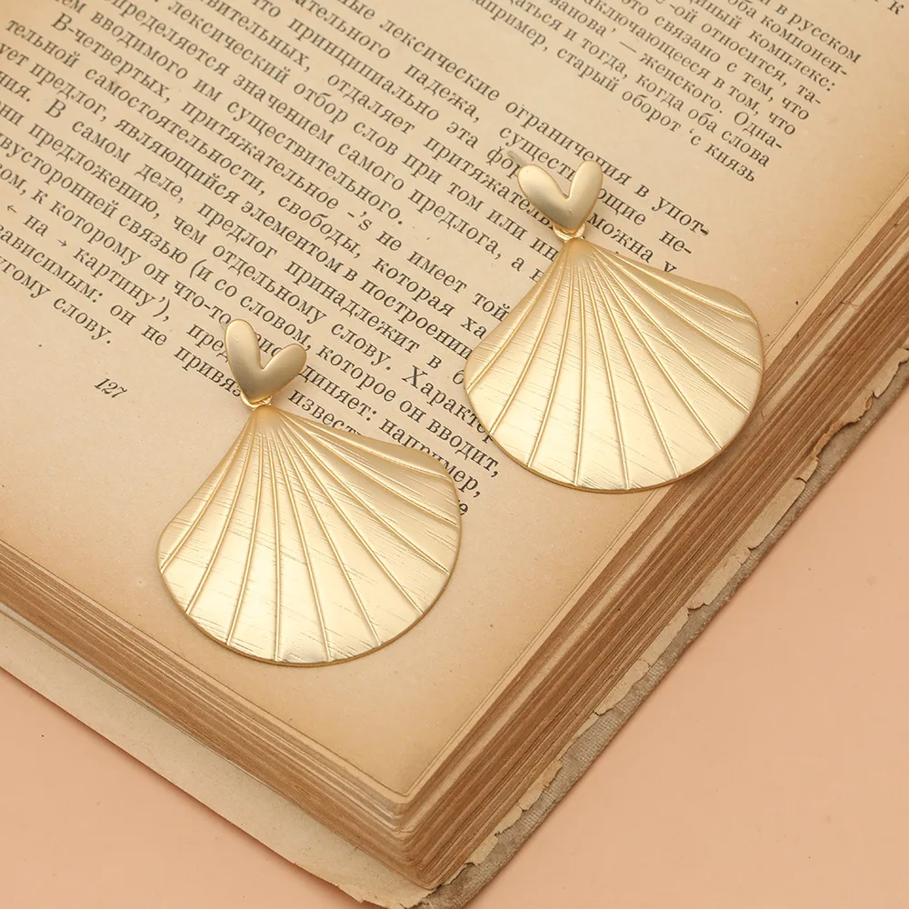 DIY accessories exclusive high-end personalized stud earrings, new fashion earrings, versatile hot-selling women's earrings, Eur