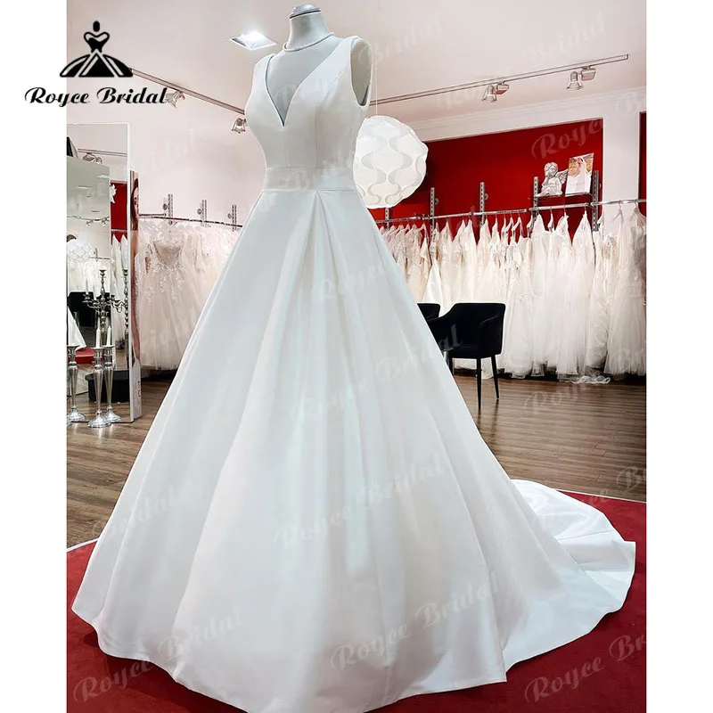 sukienka na wesele Simple V Neck Wedding Dress Satin Backless Sweep Train Sleeveless 2022 robe de mariée Roycebridal Elegant