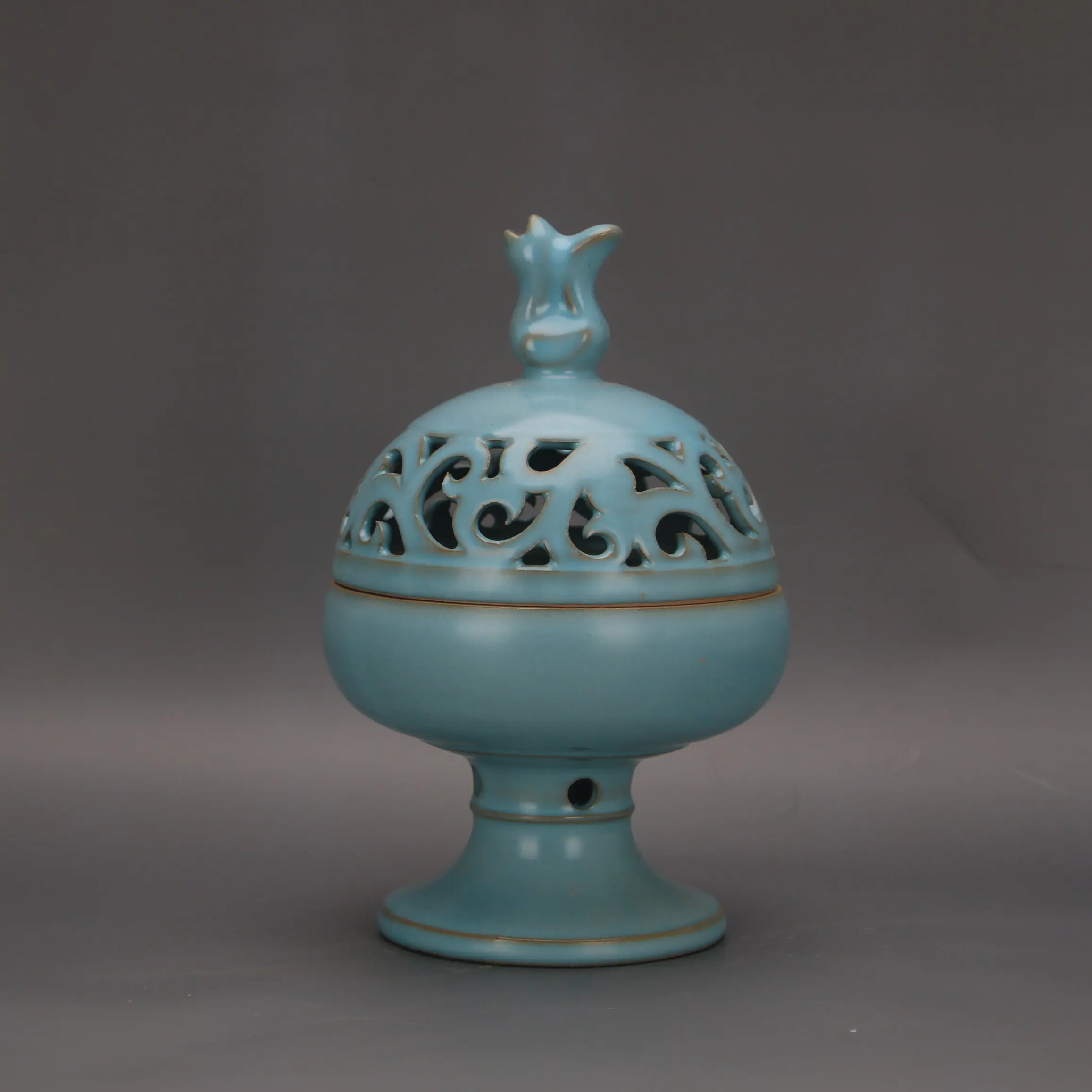 Song Ru Ware Blue Glaze Hollow Swallow Incense Burner Palace Mark Spur Marks Handmade Antique Reproduction Porcelain Home Decor