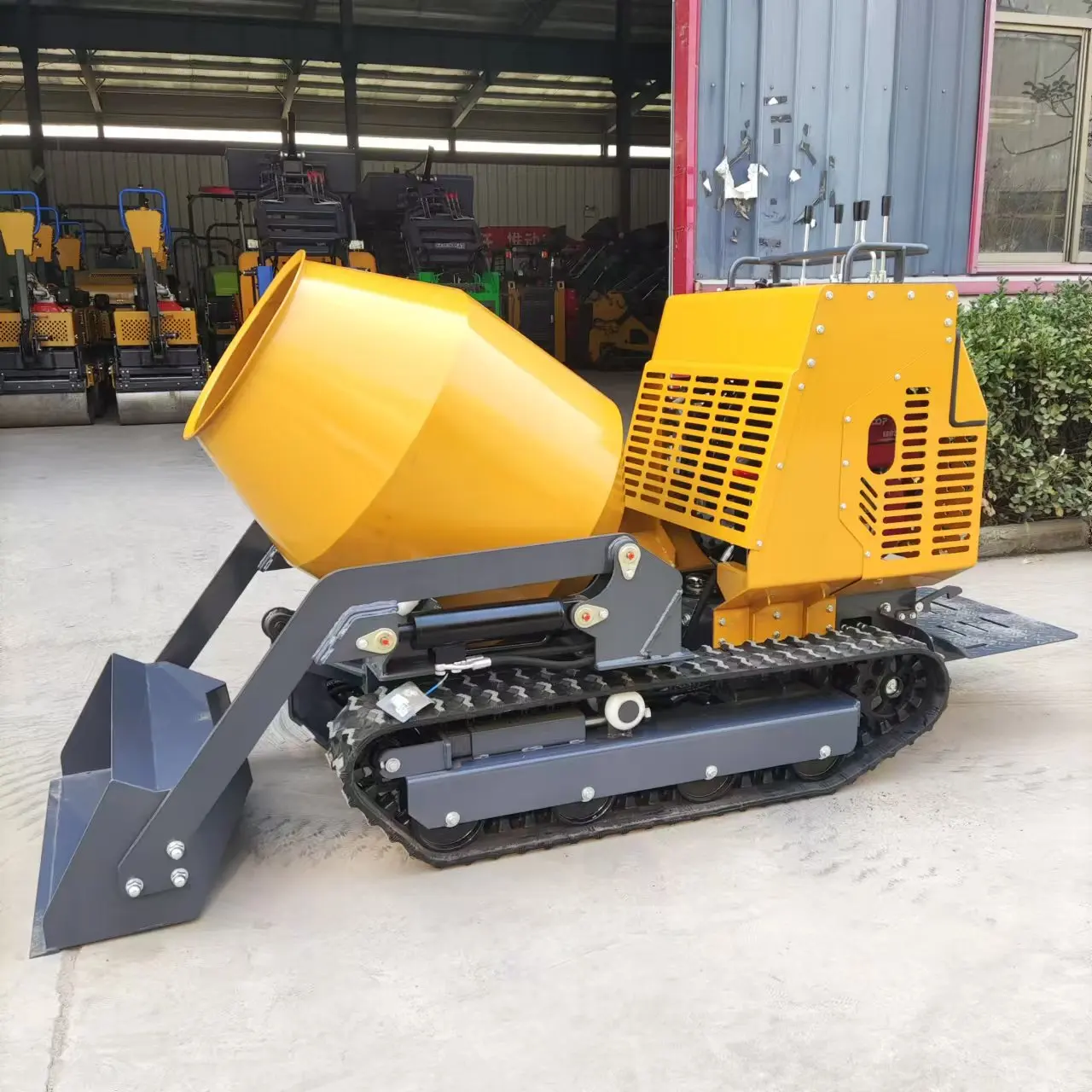 HT750 Mini Crawler Concrete Mixer Self Loading Small Concrete Dump Truck Concrete Mixing Tank