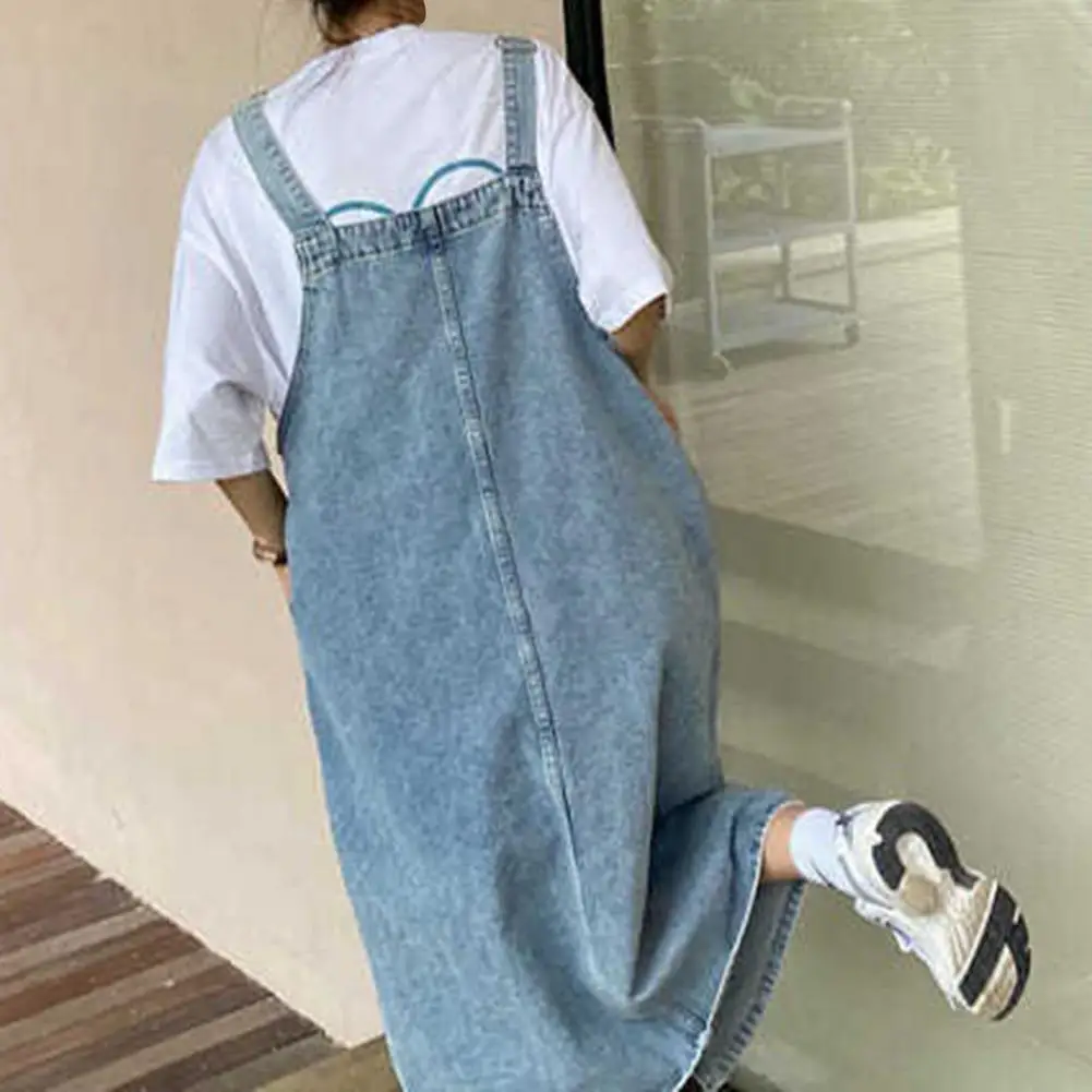 

Платье-комбинезон с вертикальными разрезами, квадратным вырезом, без рукавов, с передними карманами, миди, из выстиранного денима, средней длины