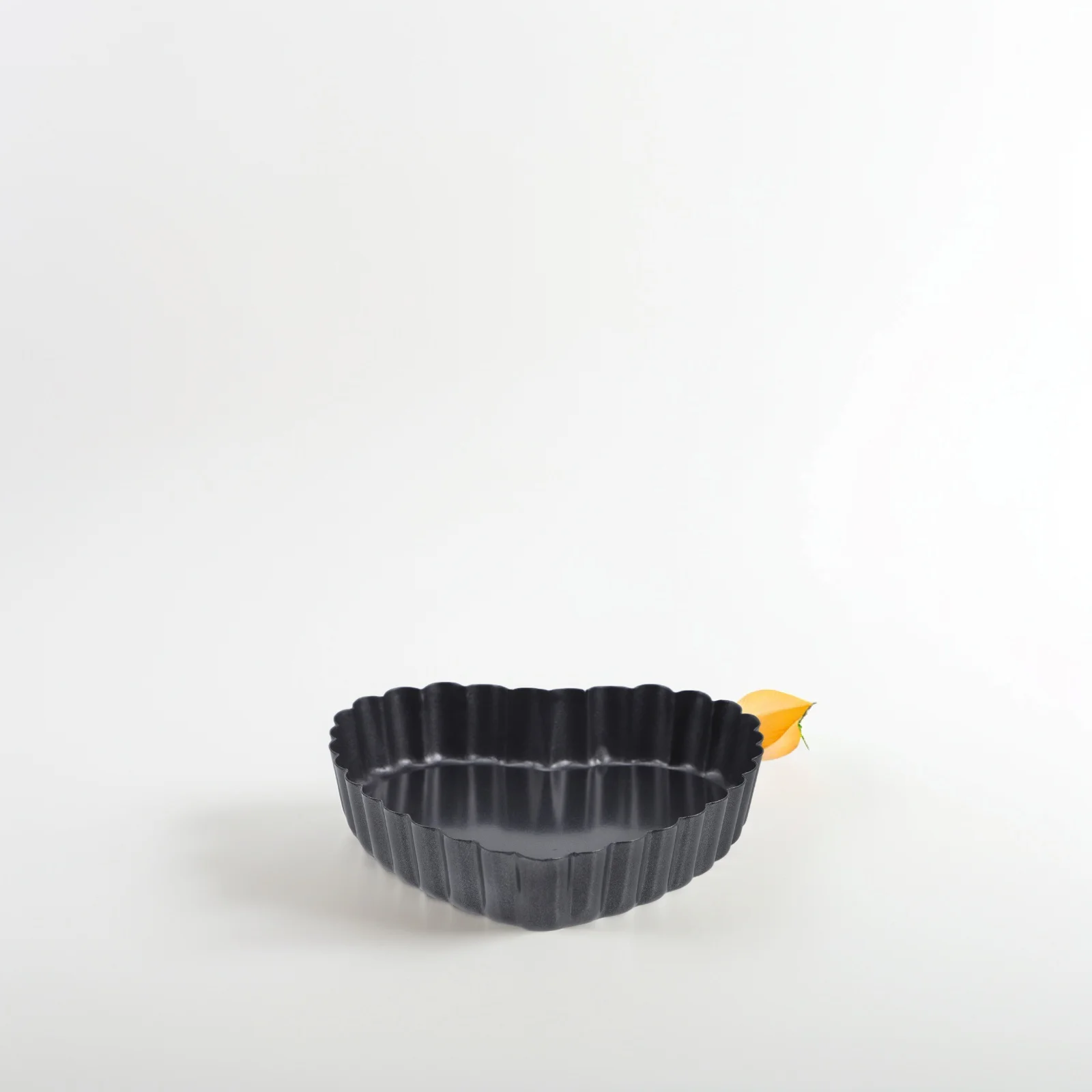 

6PCS Heart Tart Pan Mini Baking Pans Nonstick Wavy Edge Removable Bottom Easy Clean Black Small Pan For Baking Molds