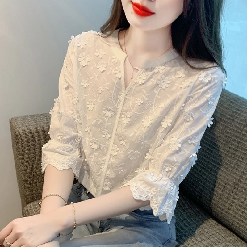 New Fashion Stereoscopic Embroidered White Woman Blouse 2024 Stylish Elegant Women\'s Cotton Shirts Floral Short Sleeve Tops 9638