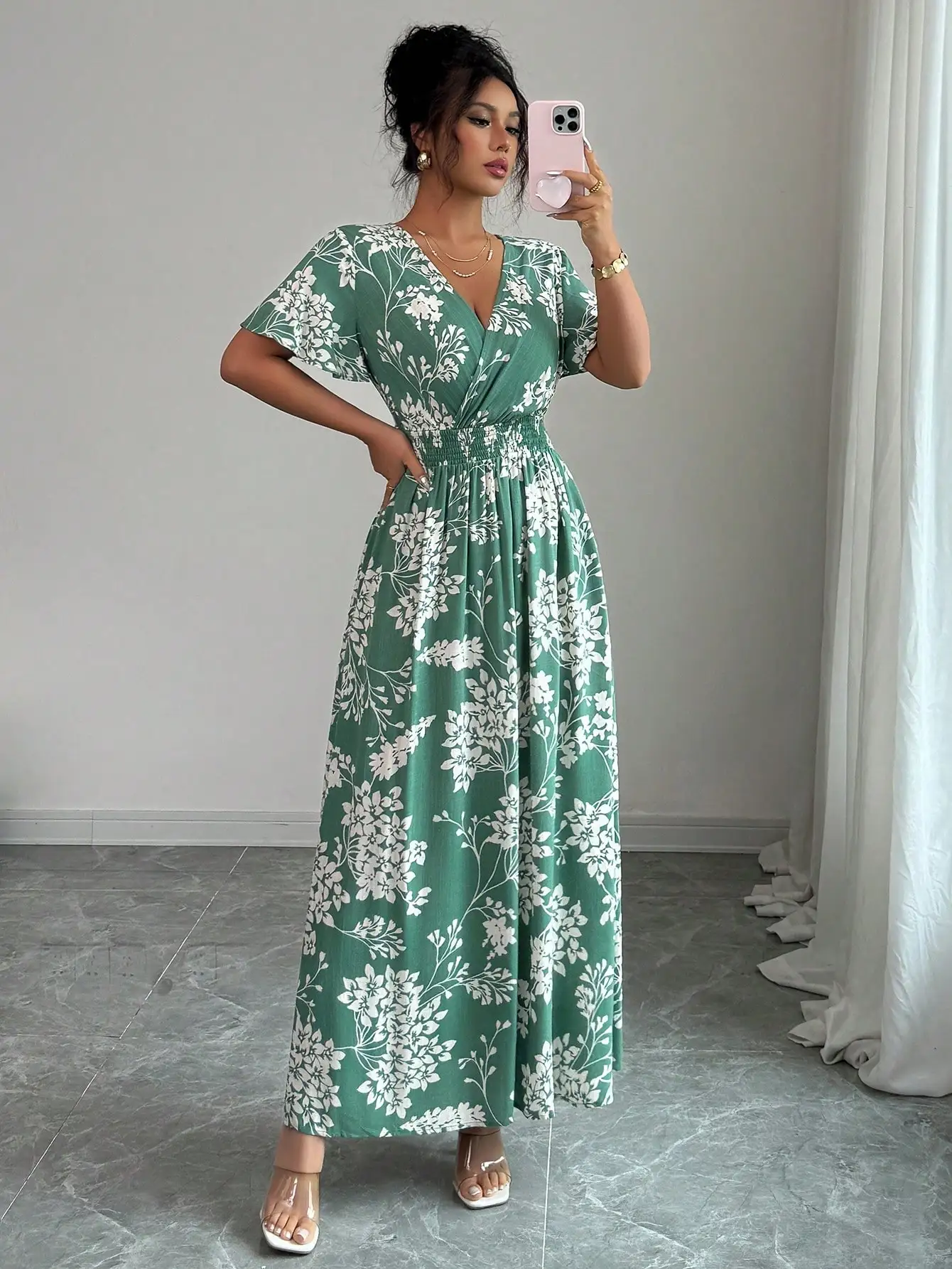 

Платье макси с V-образным вырезом, цветочным принтом, присборенной талией, рукавами-воланами и боковыми разрезами для летнего пляжного отдыха или вечеринок