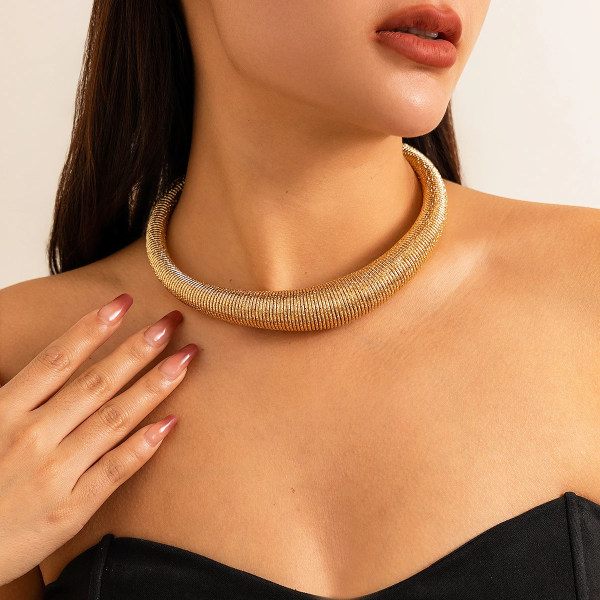 Salircon Exaggerated Gold Color Striped Necklace for Women Trending 2024 Metal Choker Necklace Jewelry Collar on Neck Accessorie