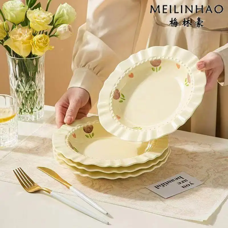 

Ceramic Lace Edged Plate Wide Brim Straw Hat Style Deep Dish Western Dinner Pasta Salad High Aesthetic Value Dining Plate