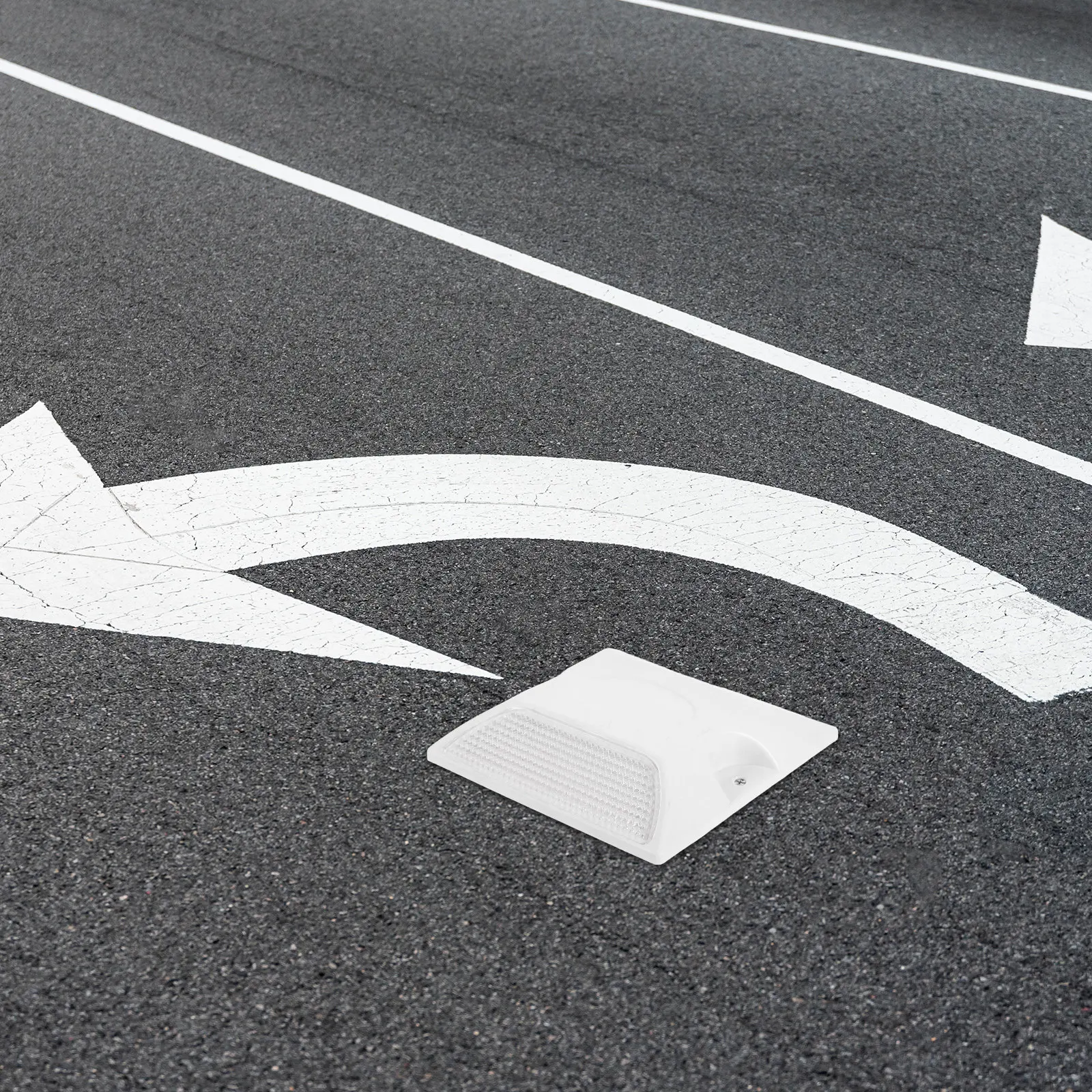 

4 шт. светоотражающие дорожные шипы, пластиковые маркеры для разметки дорог, подъездных путей, тропок, обеспечения безопасности на шоссе и обочинах дорог