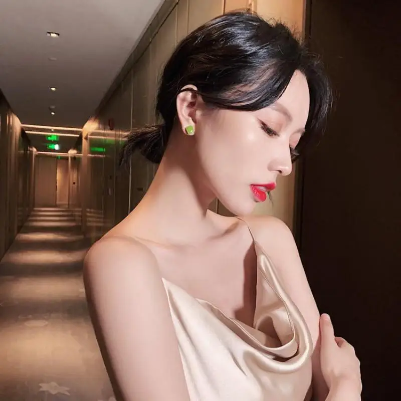 S925 الفضة إبرة الأخضر مربع صغير بسيط رائعة صغيرة الإبداعية الأقراط الصغيرة هدية الزفاف مجوهرات اكسسوارات بالجملة #3