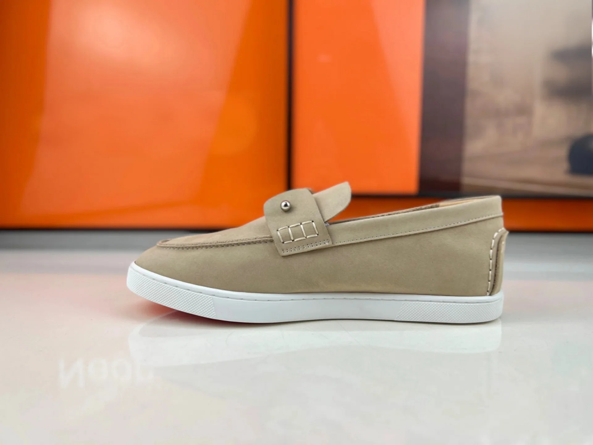 Men's Flat Round Rivet Button Low Top Beige Suede Leather Loafers Premium Red Bottom Classic Casual Footwear Women Boat Shoes