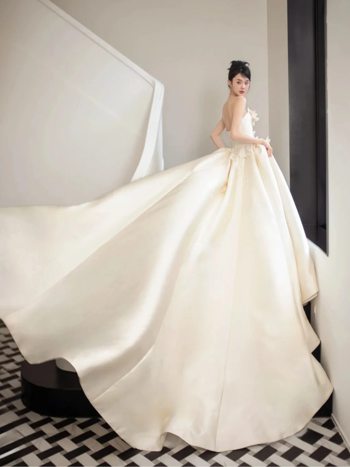 French Tube Top Light Wedding Dress 2026 New Bridal Small Satin Dress Advanced Texture Simple Outerwear Main Yarn