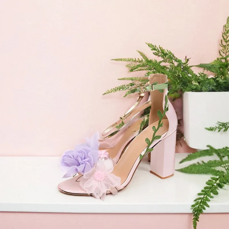 

Pink Wedding Shoes Open Toe Thick Heel Sandals Flower Embroidery Luxury Runway Party Evening Banquet Shoes Zapatos Mujer Cómodos