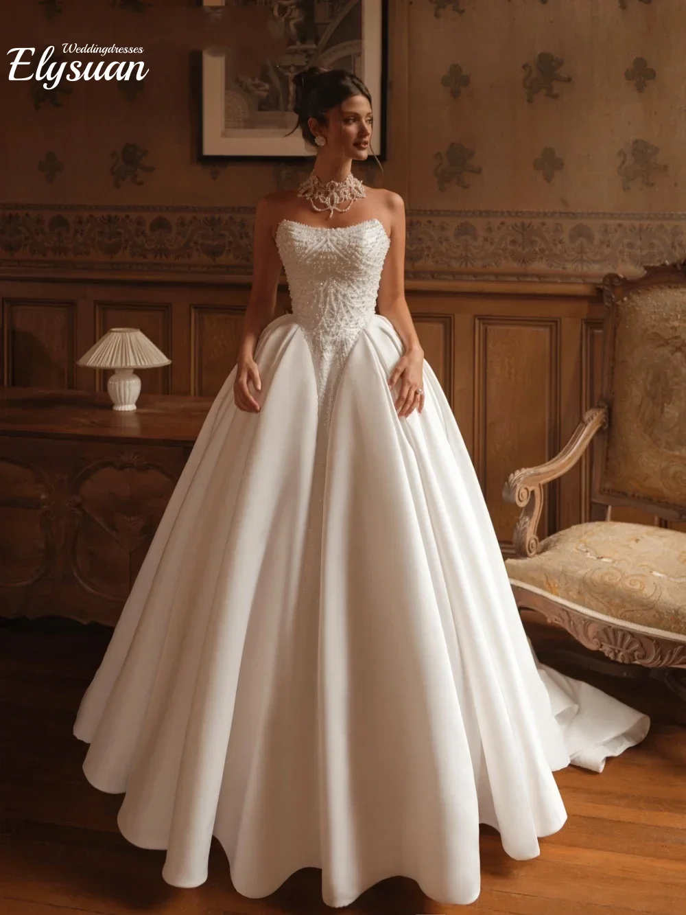 Customized Elegant Pearls Strapless Wedding Dresses Delicate Princess Women Buttons Back Bride Dresses Court Train Ball Gown