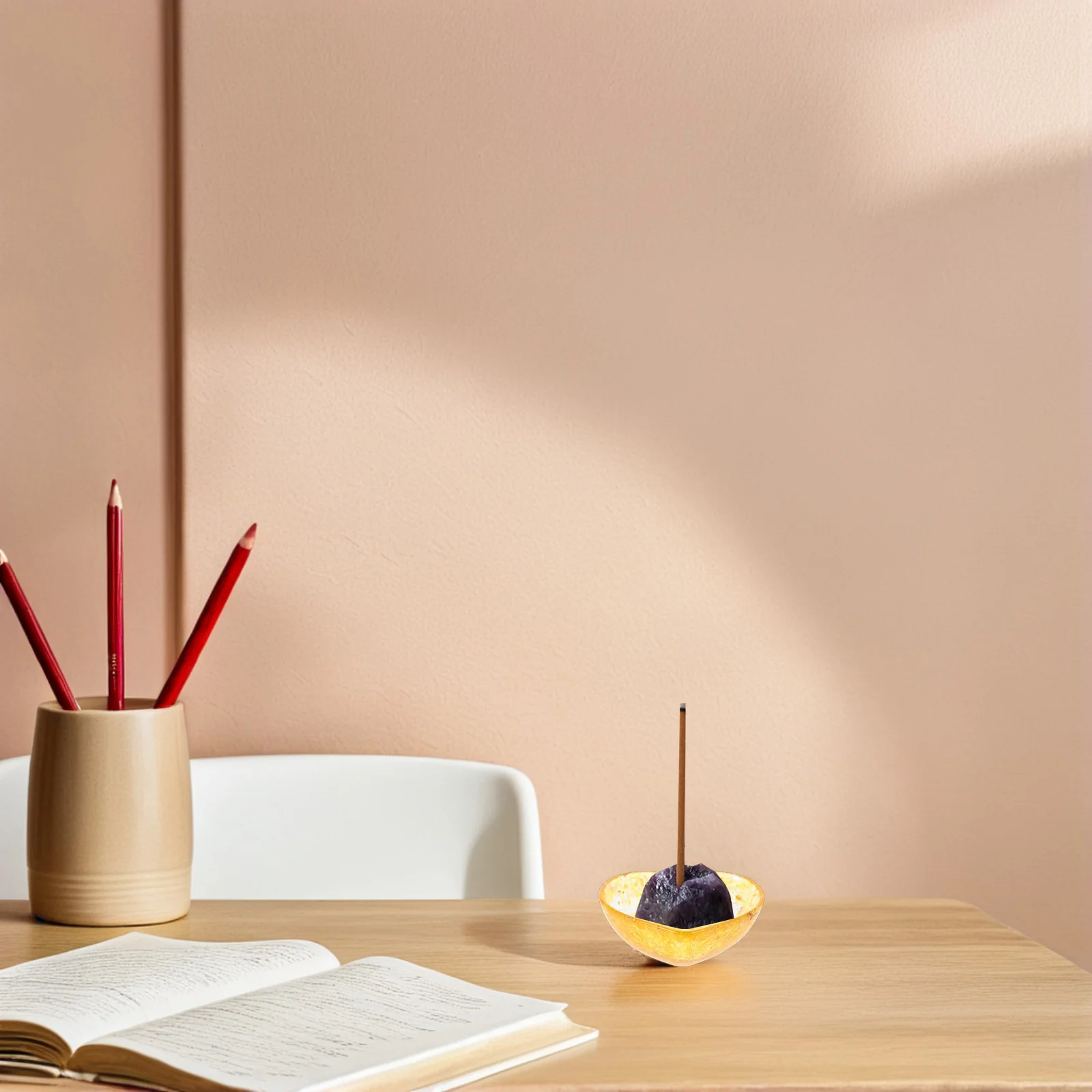 

Resin Holder Heart Shaped Base with Crystal Gravel Exquisite Craftsmanship Romantic Decor for Bedroom Living Room Home