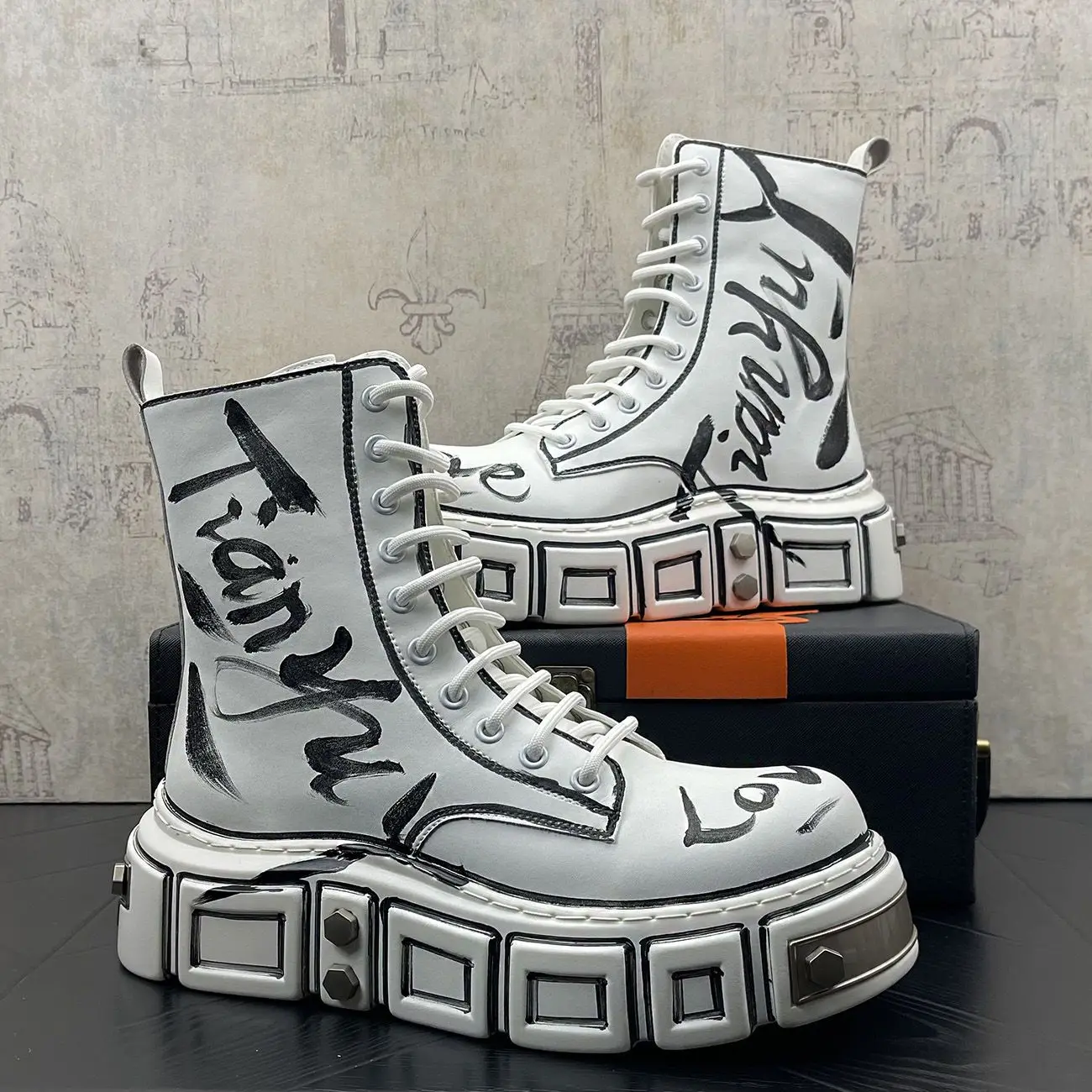 الخريف والشتاء جديد الرجال الكتابة على الجدران سلسلة النمط الإقليمي فاسق سميكة القاع زيادة المتخصصة الرجعية اللون تلميع الاتجاه الأحذية