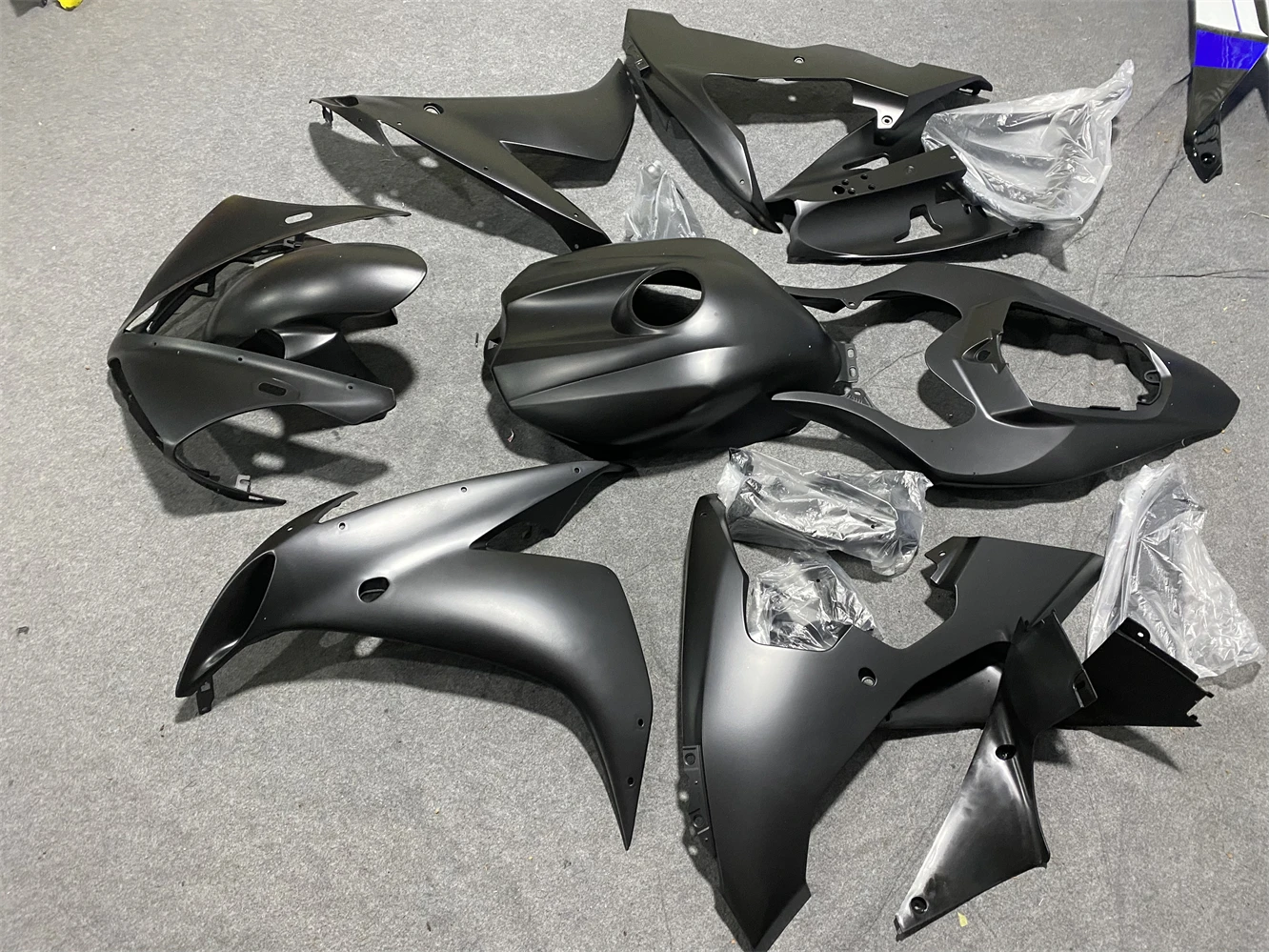 The motorcycle fairing is suitable for R1 2004 2005 2006 YZF1000 04 05 06 body fairing Matte black motorcycle shell