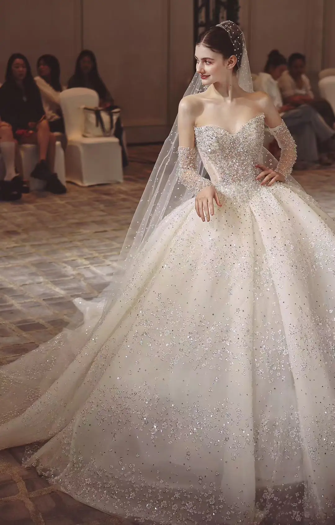 Precioso y brillante vestido de novia de princesa con hombros descubiertos, sin tirantes, con cuentas, vestido de baile nupcial de palacio, personalización