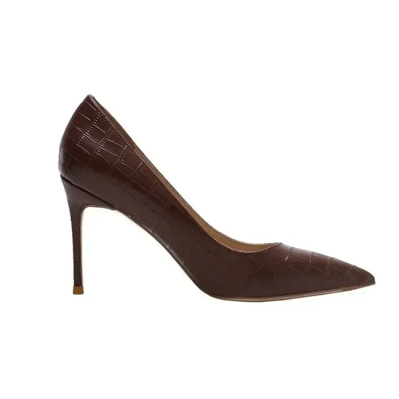 2025 Primavera y novedad De verano marrón cómodo todo-fósforo tacones altos Stiletto Sexy Zapatos individuales Zapatos De Mujer