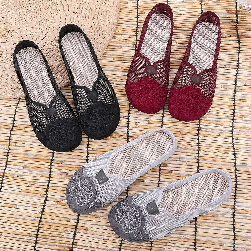 New Summer Old Beijing Cloth Shoes Mom Chinese Style Embroidered Shoes Women Soft Bottom Mesh Breathable Casual Shoes Sandals