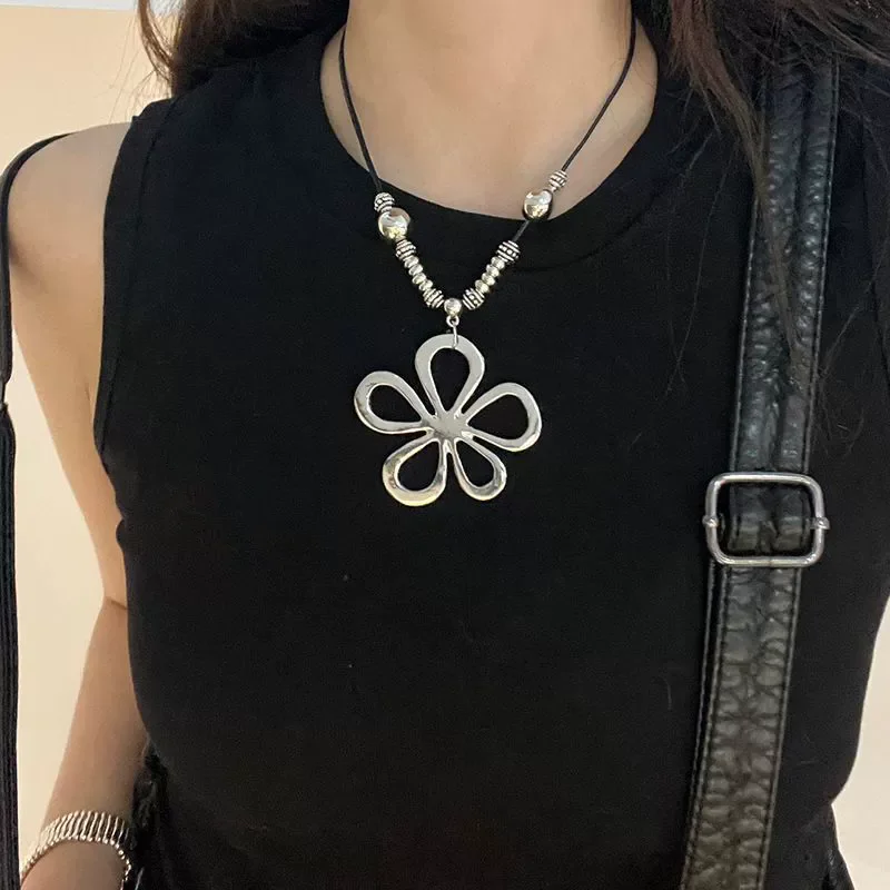 Koreanische Mode Silber Farbe Hohl Metall Blume Anhänger Perle Seil Kette Halskette Für Frauen Charme Y2K Ästhetischen EMO Zubehör