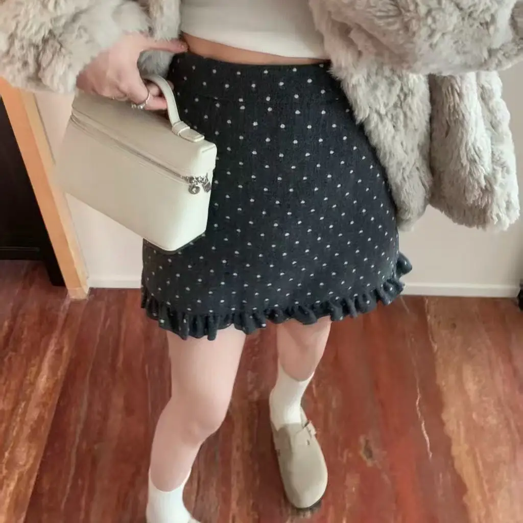 Autumn/Winter 2025 Design New Retro Polka Dot Midi Skirt with High Waist Temperament, Niche Lace Wrapped Hip Skirt