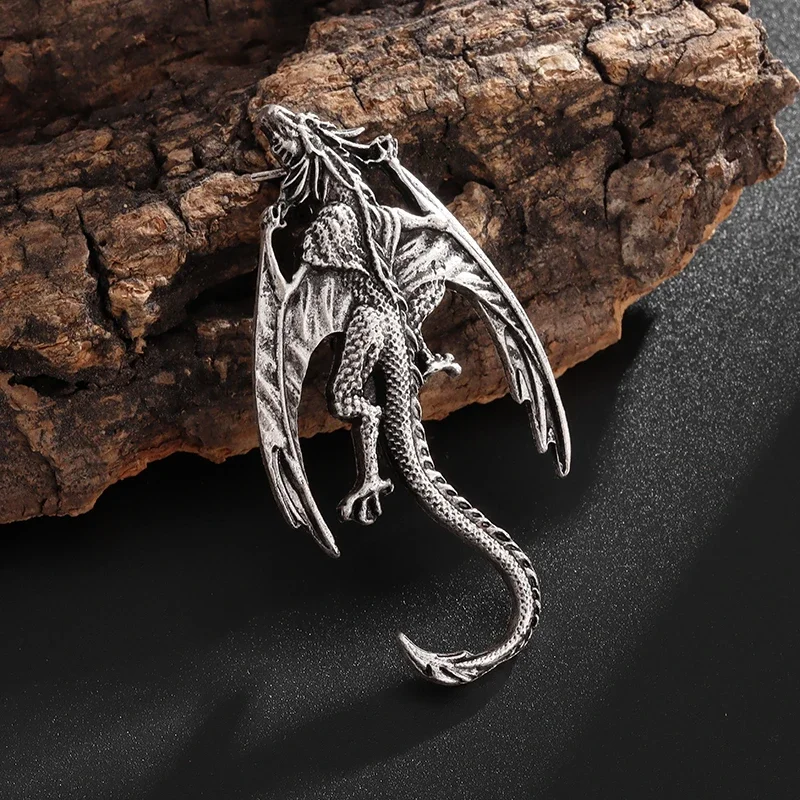 1Pcs Niche Retro Domineering Flame Pterosaur Animal Brooch Fashion Supreme Brooch Men's Handsome Personalized Accessory Gift