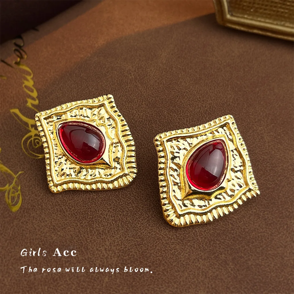 

Personalized Stylish Exaggerated Vintage French Geometric Embossed Dangle Earrings Temperament Retro Women Earrings Jewelry