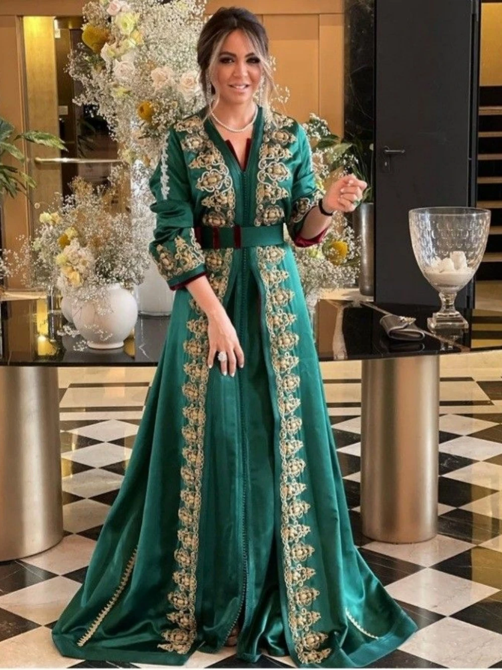 Green Evening Dress Dubai Moroccan Muslim Party Kaftan Caftan Dress Elegant V-neck Appliques Beaded Gown Vestidos De Gala