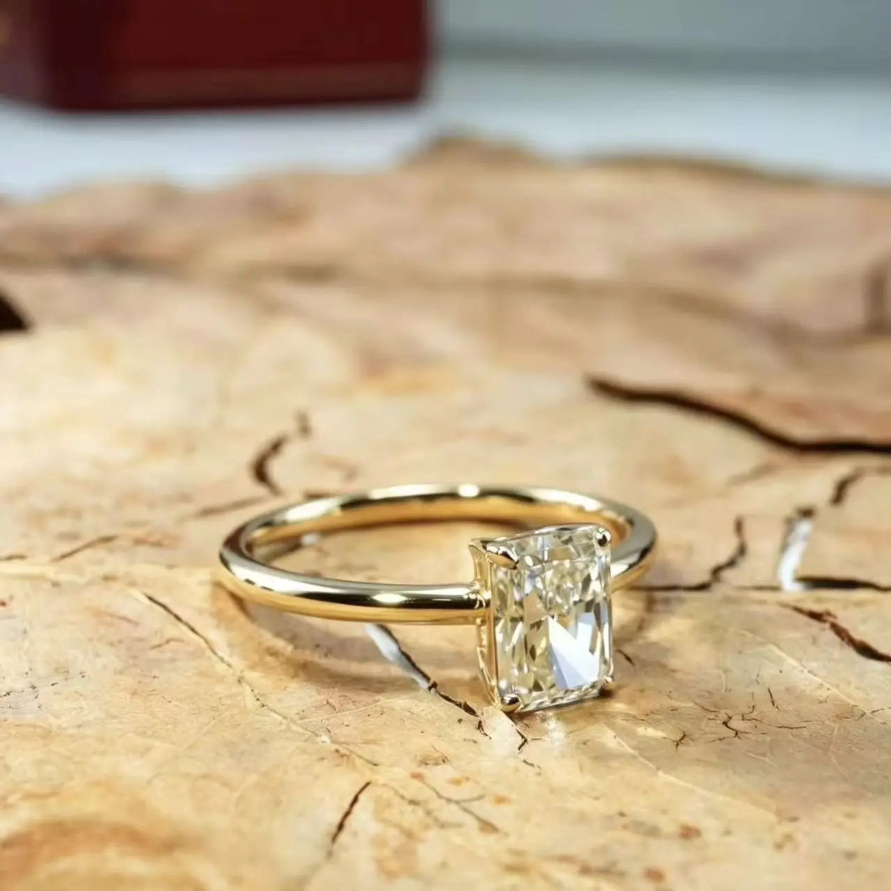 Anillo de Compromiso con Diamante Cultivado en Laboratorio CVD y HPHT de Corte Radiante de 1.0CT para Mujer, Color E, Claridad VVS2, Montura de Oro Amarillo Sólido de 14K, Certificado Oficialmente por IGI, Joyería Fina Premium, Regalo Romántico Ideal para Pedida de Mano, Boda y Aniversario