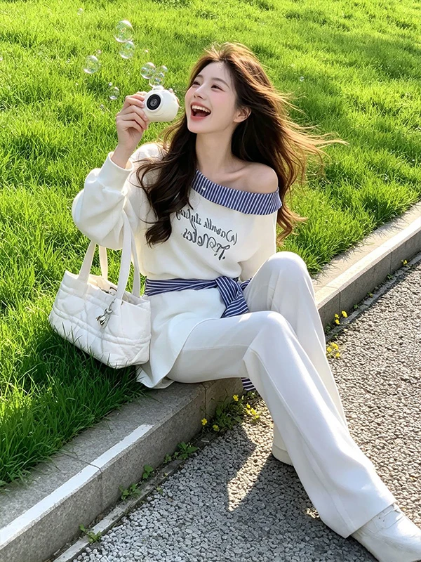 Fall Casual Shoulder Bared Letter Sweatshirt And Flared Pants Women's Two Piece Set Elegant Simple Design 2026 New Style