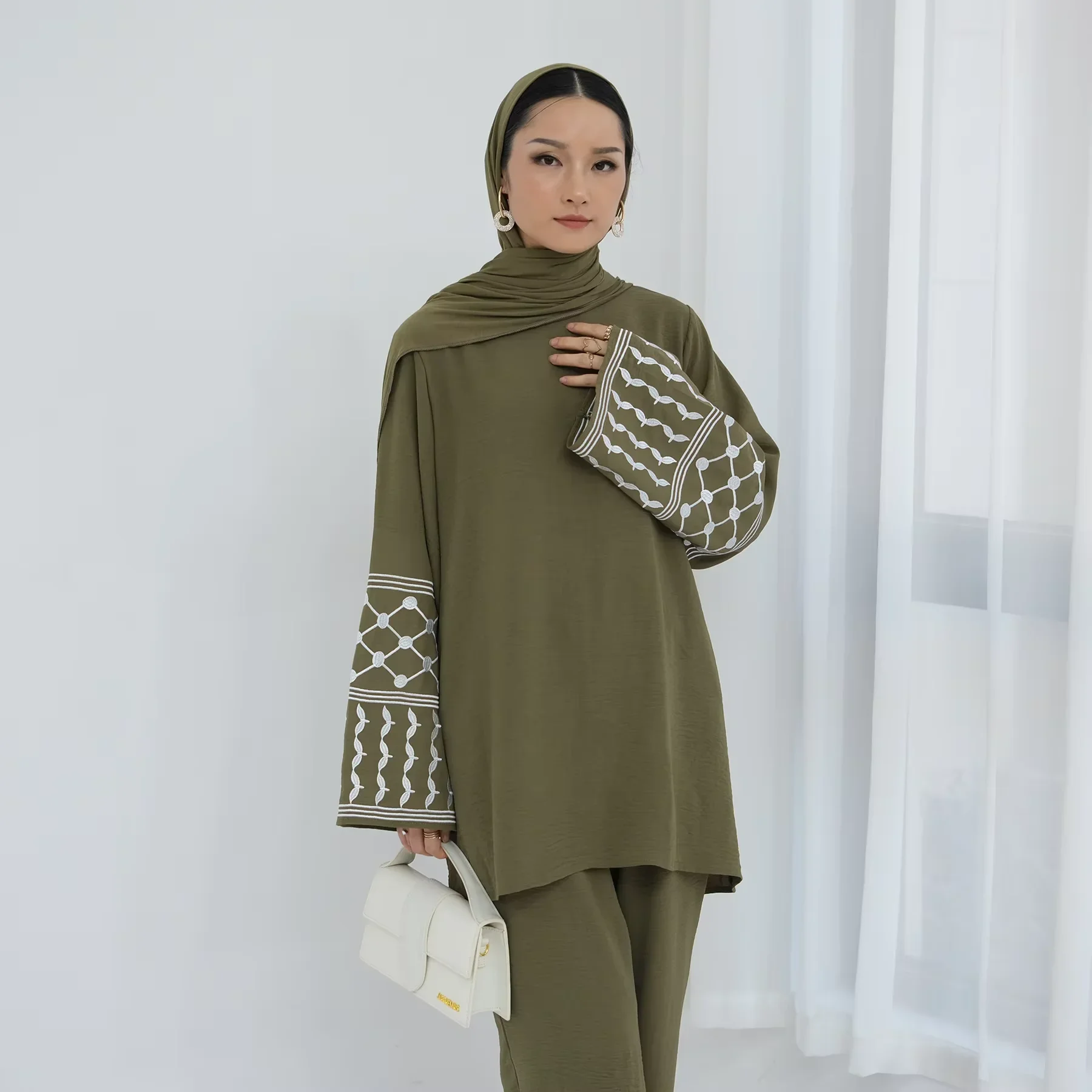 

2PCS Embroidery Muslim Women Long Sleeve Tops Pants Set Dubai Turkey Outfits Islamic Clothing Kebaya Eid Ramadan Robe Abaya Suit