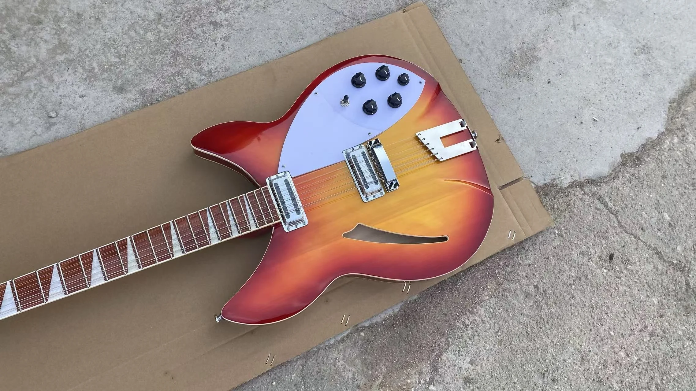 12 String Trapeze Tailpiece 360 Electric Guitar Cherry Burst Semi Hollow Body with White Pick-guard Quality Guitarra